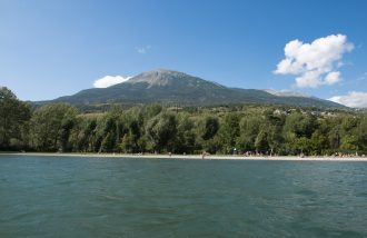 North beach of Plan d&#039;eau d&#039;Embrun